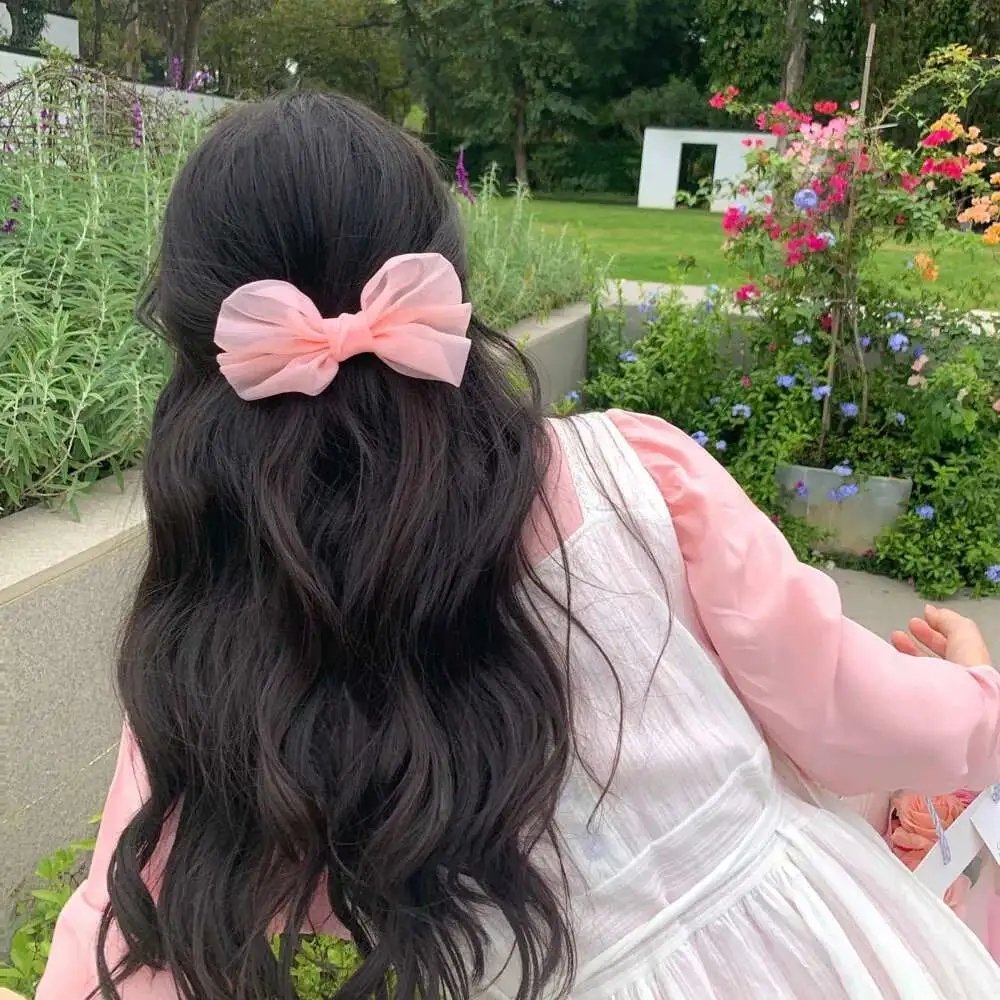 妻子变成小学生。